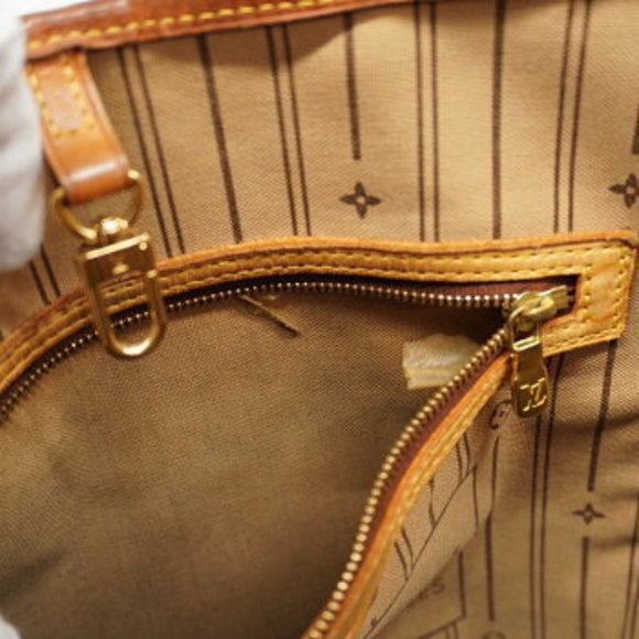 Louis Vuitton Monogram Neverfull MM Tote Bag - Picture 6 of 16